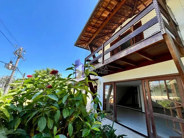 Casa com 546m² 4 quartos e 5 banheiros, à venda, no bairro Itacoatiara em Niterói