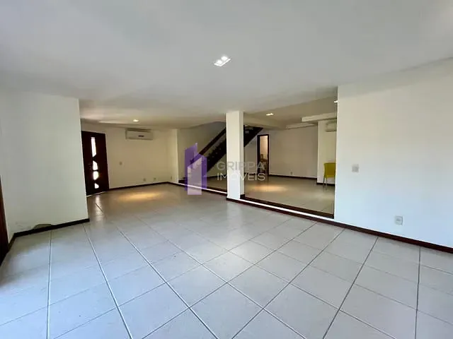 Casa com 546m² 4 quartos e 5 banheiros, à venda, no bairro Itacoatiara em Niterói