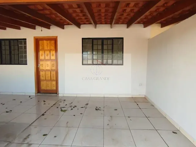 Casa 2 quartos e 1 banheiro, para alugar, no bairro Centro em Rolândia