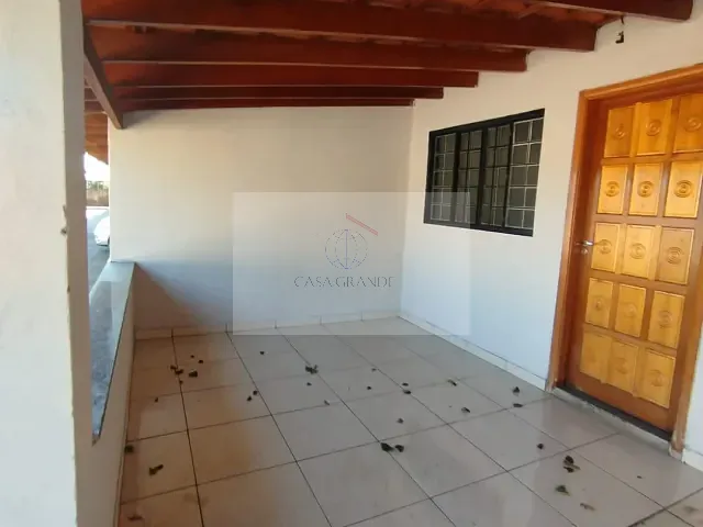 Casa 2 quartos e 1 banheiro, para alugar, no bairro Centro em Rolândia