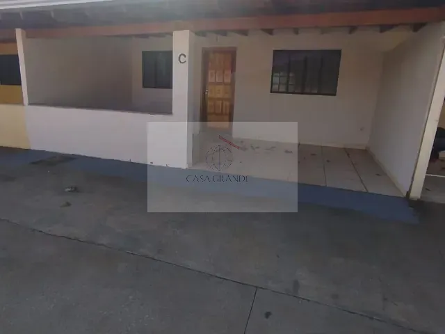 Casa 2 quartos e 1 banheiro, para alugar, no bairro Centro em Rolândia