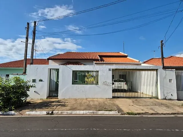 Casa com 250m² 3 quartos e 2 banheiros, à venda, no bairro Jardim das Tulipas em Holambra