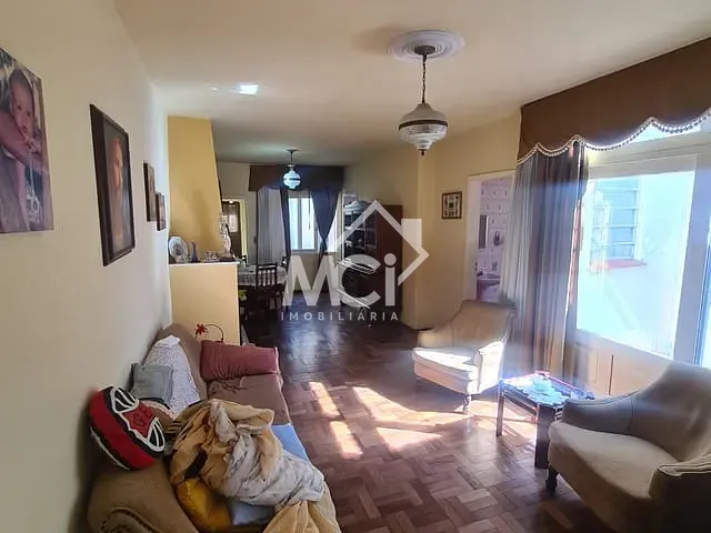 Casa 3 quartos e 2 banheiros, à venda, no bairro Centro em Pelotas