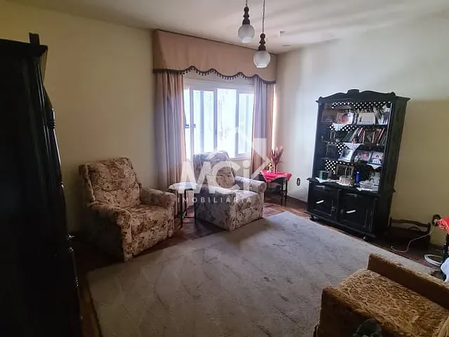 Casa 3 quartos e 2 banheiros, à venda, no bairro Centro em Pelotas