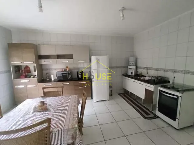Casa com 170m² 2 quartos e 1 banheiro, à venda, no bairro Estação em Votuporanga