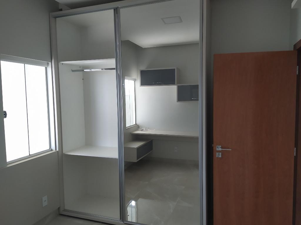 Casa à venda com 3 quartos, 213m² - Foto 3