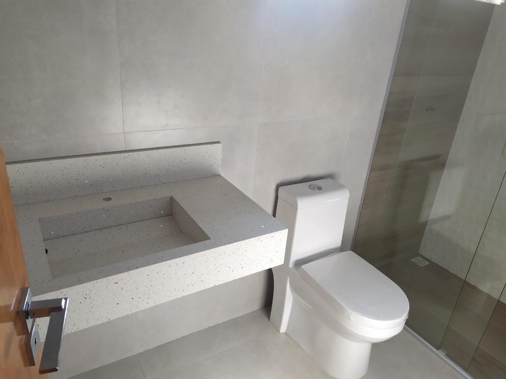 Casa à venda com 3 quartos, 213m² - Foto 2