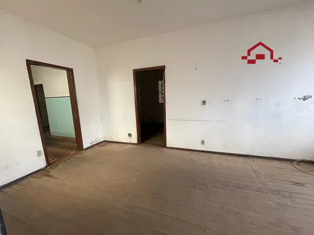 Casa 4 quartos e 4 banheiros, à venda, no bairro Carlos Prates em Belo Horizonte