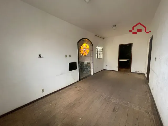 Casa 4 quartos e 4 banheiros, à venda, no bairro Carlos Prates em Belo Horizonte