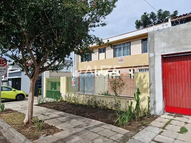 Casa com 194m² 3 quartos e 4 banheiros, à venda, no bairro Água Verde em Curitiba