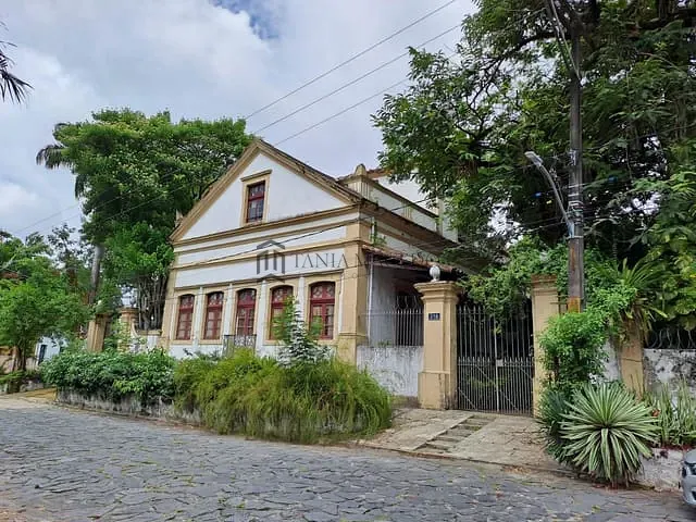 Casa com 1800m² 5 quartos e 4 banheiros, à venda, no bairro Poço em Recife