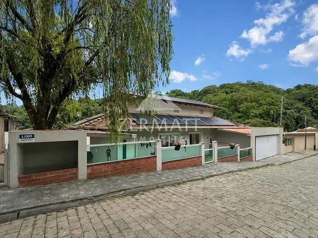 Casa com 500m² 5 quartos e 4 banheiros, à venda, no bairro Velha em Blumenau