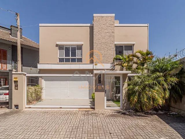 Casa com 267m² 4 quartos e 3 banheiros, à venda, no bairro Três Vendas em Pelotas