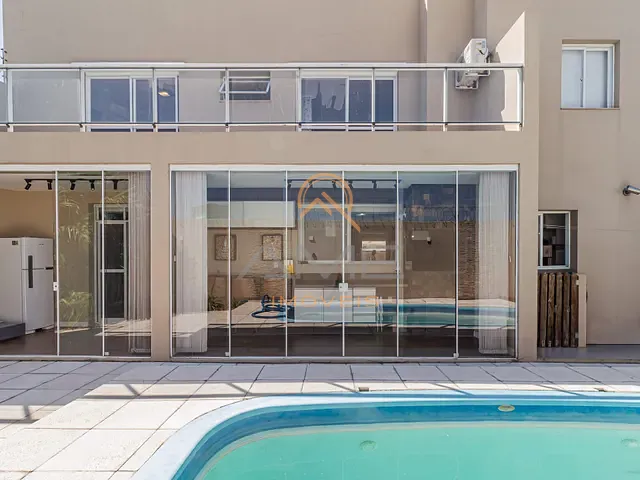Casa com 267m² 4 quartos e 3 banheiros, à venda, no bairro Três Vendas em Pelotas