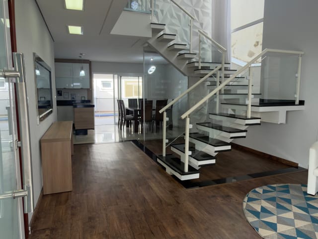 Casa 4 quartos e 4 banheiros, para alugar, no bairro Cidade Parquelandia em Mogi das Cruzes