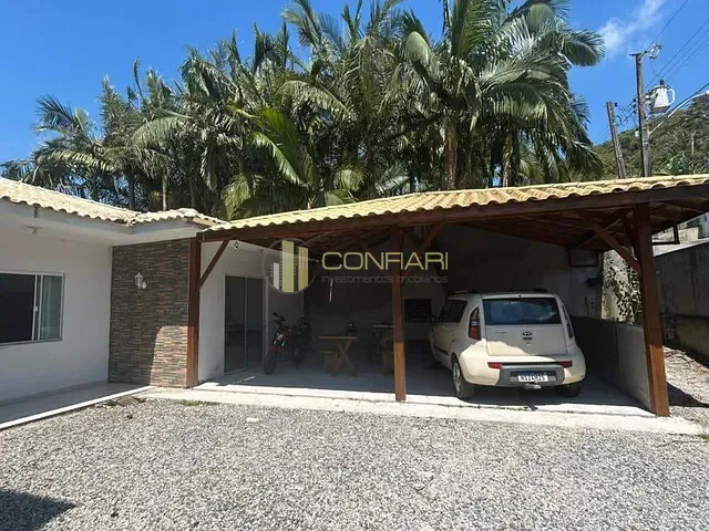 Casa 3 quartos e 2 banheiros, à venda, no bairro Alto São Bento em Itapema