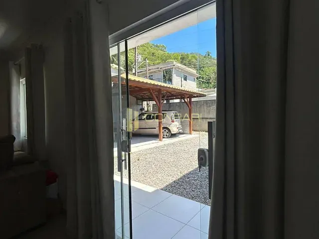 Casa 3 quartos e 2 banheiros, à venda, no bairro Alto São Bento em Itapema