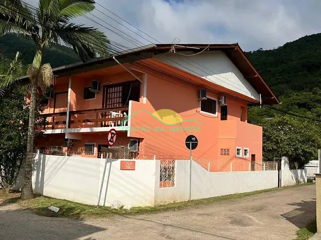 Casa 11 quartos e 4 banheiros, à venda, no bairro Pântano do Sul em Florianópolis
