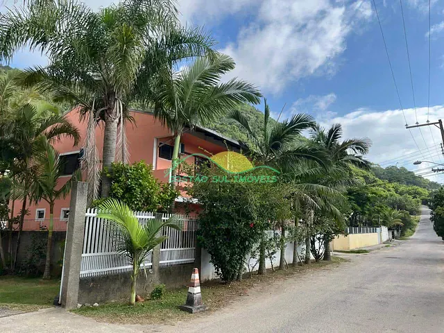 Casa 11 quartos e 4 banheiros, à venda, no bairro Pântano do Sul em Florianópolis