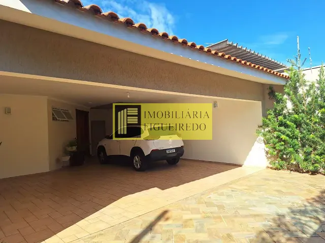 Casa com 650m² 4 quartos e 2 banheiros, à venda, no bairro Vila Maria em São José do Rio Preto
