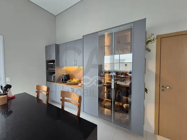Casa com 360m² 3 quartos e 4 banheiros, à venda, no bairro Residencial Portal do Sol em Holambra