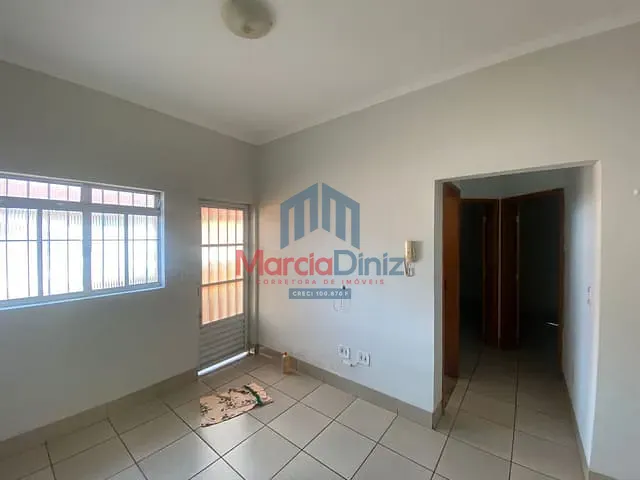 Casa 2 quartos e 1 banheiro, para alugar, no bairro Centro em Ituverava