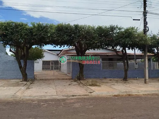 Casa 3 quartos e 2 banheiros, para alugar, no bairro Nova Canarana em Canarana