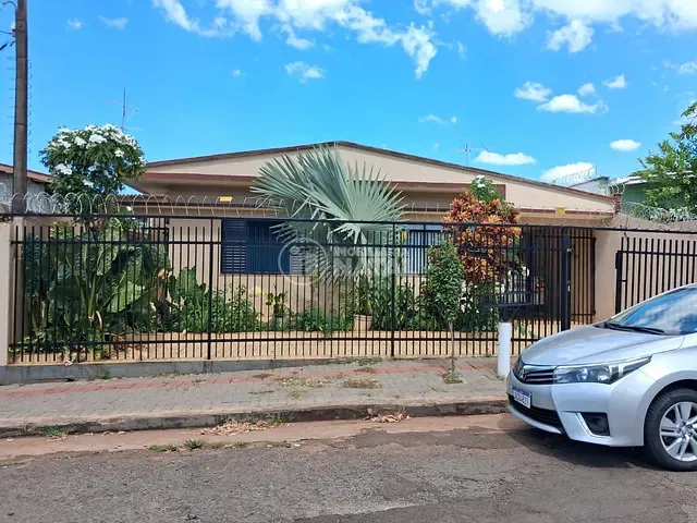 Casa com 275m² 3 quartos e 3 banheiros, à venda, no bairro Vânia em Londrina