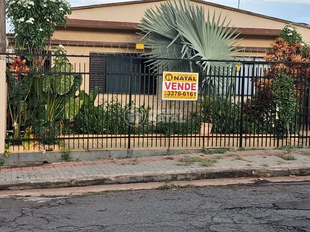 Casa com 275m² 3 quartos e 3 banheiros, à venda, no bairro Vânia em Londrina