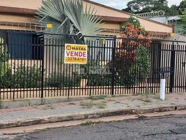 Casa com 275m² 3 quartos e 3 banheiros, à venda, no bairro Vânia em Londrina