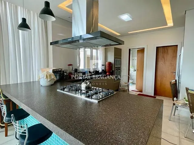 Casa com 720m² 4 quartos e 6 banheiros, à venda, no bairro Condomínio Residencial Euroville em Bragança Paulista