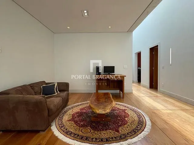 Casa com 720m² 4 quartos e 6 banheiros, à venda, no bairro Condomínio Residencial Euroville em Bragança Paulista