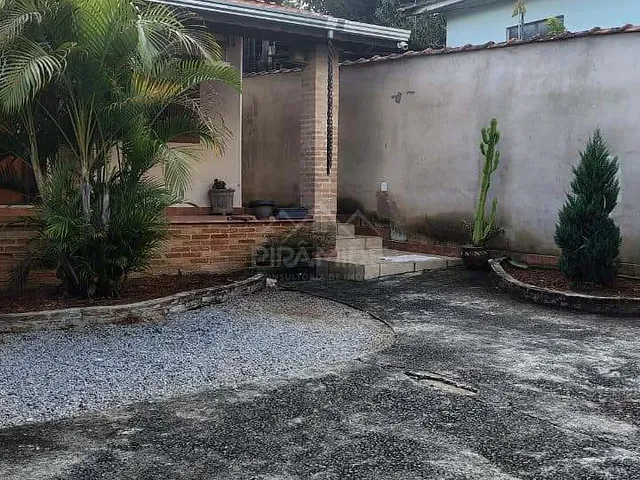 Casa com 360m² 4 quartos e 1 banheiro, à venda, no bairro Jardim Santa Rosália em Poços de Caldas