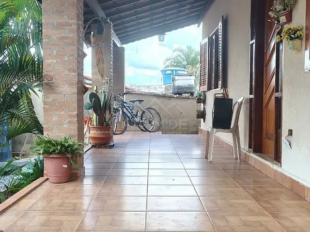 Casa com 360m² 4 quartos e 1 banheiro, à venda, no bairro Jardim Santa Rosália em Poços de Caldas
