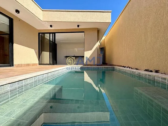 Casa com 300m² 3 quartos e 4 banheiros, à venda, no bairro  Jardins Porto  em Senador Canedo