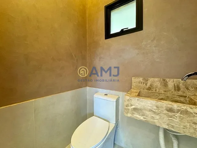 Casa com 300m² 3 quartos e 4 banheiros, à venda, no bairro  Jardins Porto  em Senador Canedo