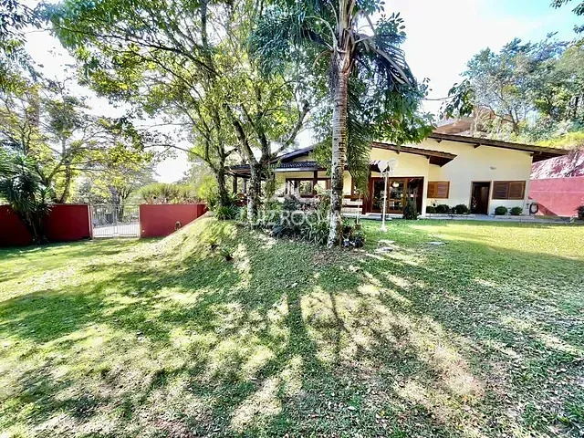 Casa com 1580m² 5 quartos e 5 banheiros, à venda, no bairro Pousada dos Bandeirantes em Carapicuíba