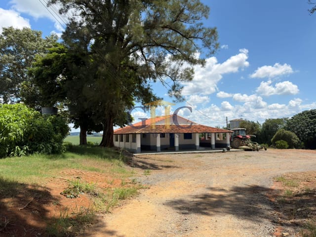 Casa 2 quartos e 2 banheiros, para alugar, no bairro Barra em Salto de Pirapora