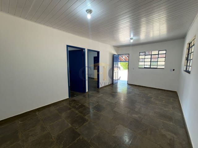 Casa 2 quartos e 2 banheiros, para alugar, no bairro Barra em Salto de Pirapora