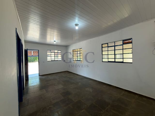 Casa 2 quartos e 2 banheiros, para alugar, no bairro Barra em Salto de Pirapora