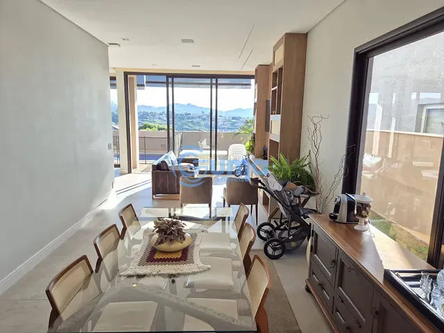 Casa com 345m² 3 quartos e 5 banheiros, à venda, no bairro Condomínio Residencial e Comercial Fazenda Santa Petronilla em Bragança Paulista