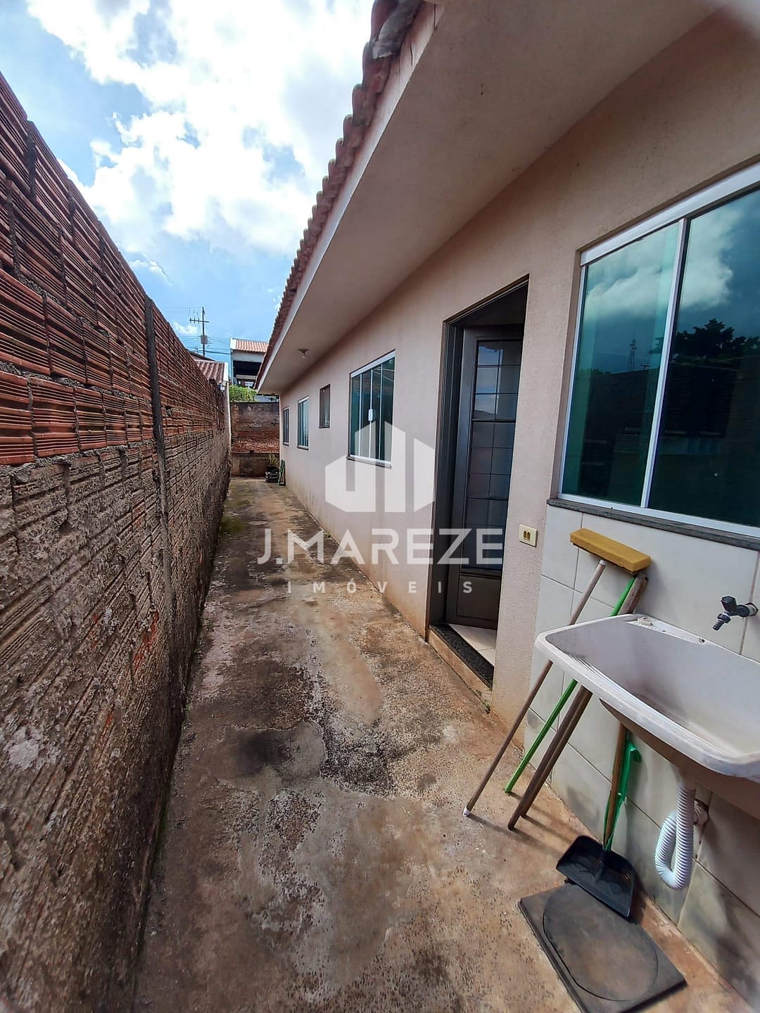 Casa à venda com 3 quartos, 70m² - Foto 3