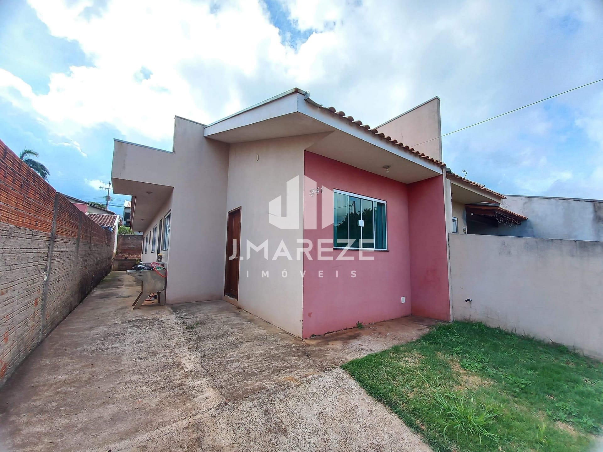 Casa à venda com 3 quartos, 70m² - Foto 1