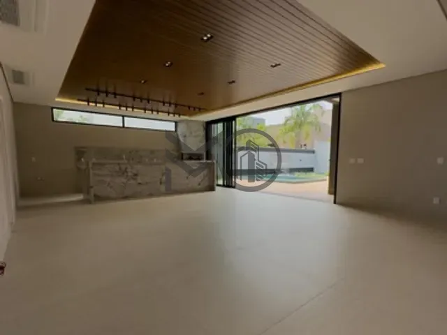 Casa com 720m² 4 quartos e 6 banheiros, à venda, no bairro Jardim Itália em Cuiabá