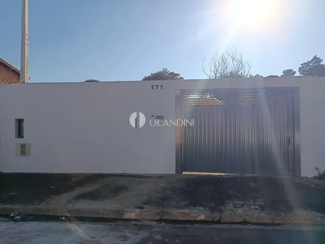 Casa com 190m² 2 quartos e 1 banheiro, para alugar, no bairro Parque Das Laranjeiras em Artur Nogueira