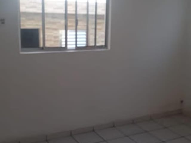 Casa com 250m² 1 quarto e 1 banheiro, para alugar, no bairro Jardim São Francisco de Assis em São Paulo