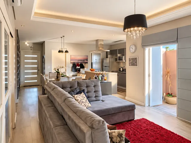 Casa à venda em Pelotas/RS | 3 dormitórios, suíte, 385 m² e garagem para 2 carros