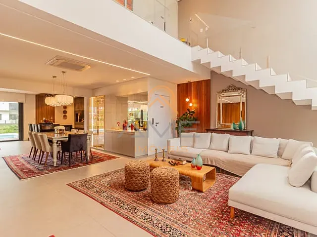 Casa com 345m² 3 quartos e 5 banheiros, à venda, no bairro Laranjal em Pelotas