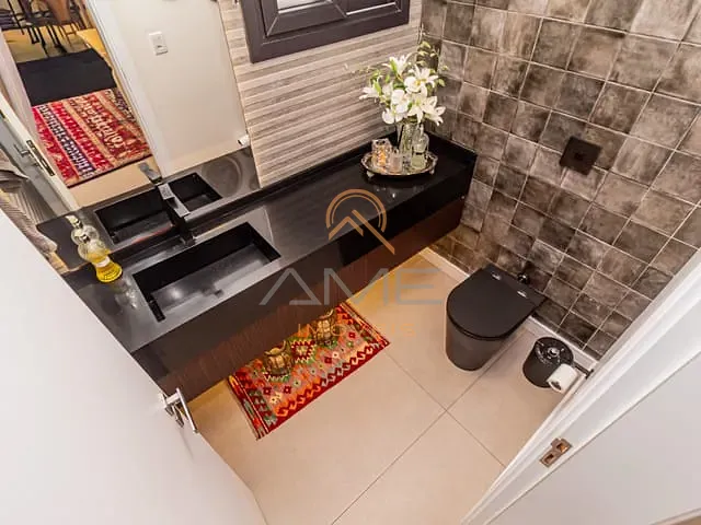 Casa com 345m² 3 quartos e 5 banheiros, à venda, no bairro Laranjal em Pelotas