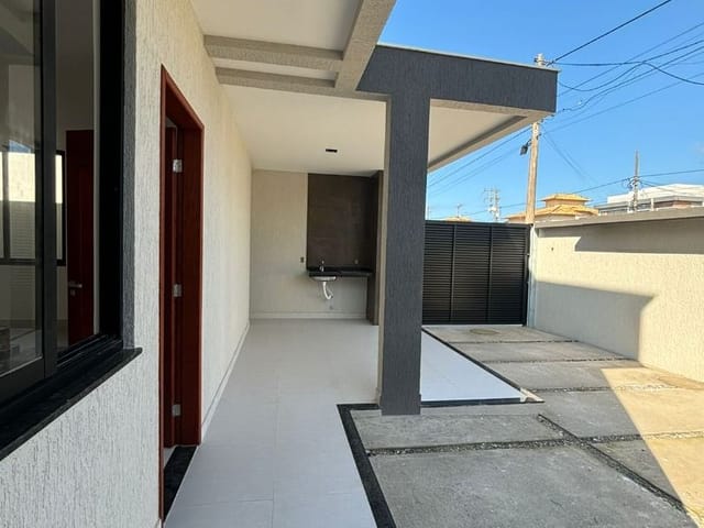 Casa com 100m² 3 quartos e 4 banheiros, à venda, no bairro Ouro Verde em Rio das Ostras